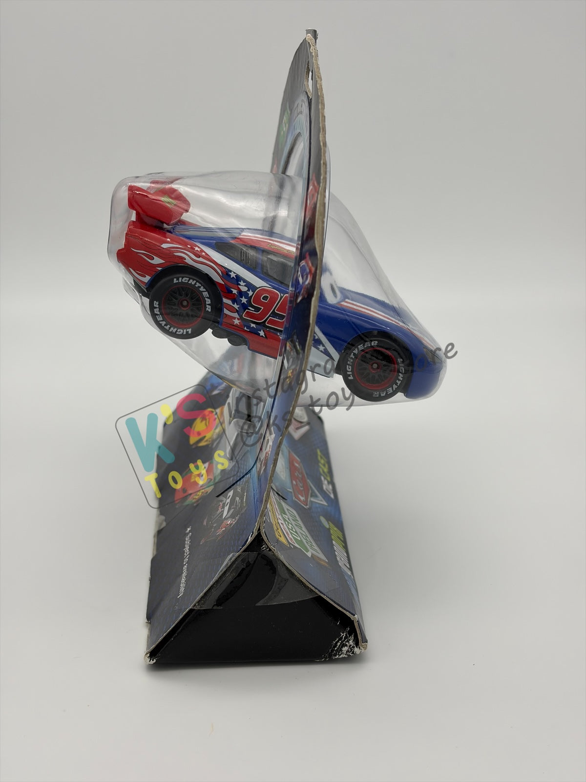 Disney Store Version of Disney Pixar Cars 1:43 - USA LIGHTNING MCQUEEN - COUNTRY WGP EXCLUSIVE INTERNATIONAL SERIES - BNIP