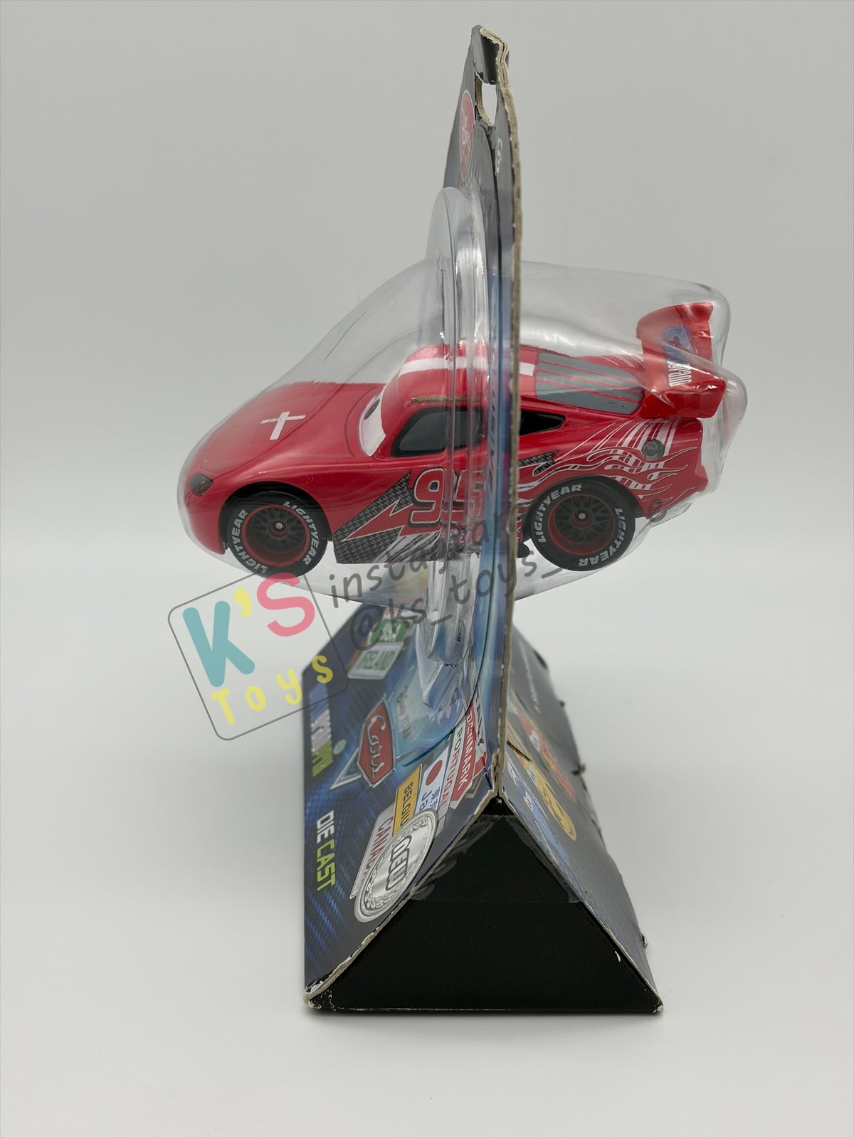 Disney Store Version of Disney Pixar Cars 1:43 - DENMARK LIGHTNING MCQUEEN - COUNTRY WGP EXCLUSIVE INTERNATIONAL SERIES - BNIP