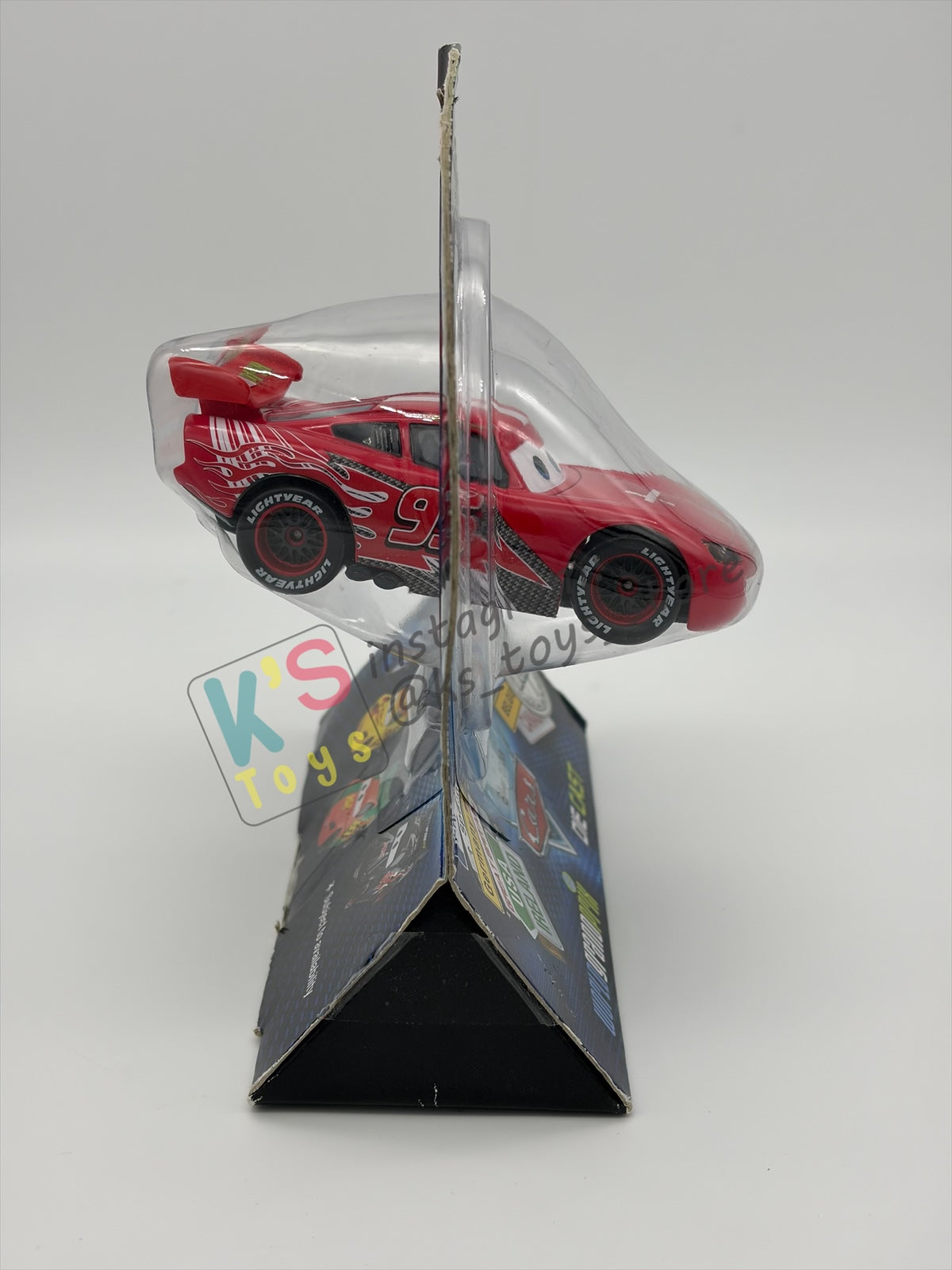 Disney Store Version of Disney Pixar Cars 1:43 - DENMARK LIGHTNING MCQUEEN - COUNTRY WGP EXCLUSIVE INTERNATIONAL SERIES - BNIP
