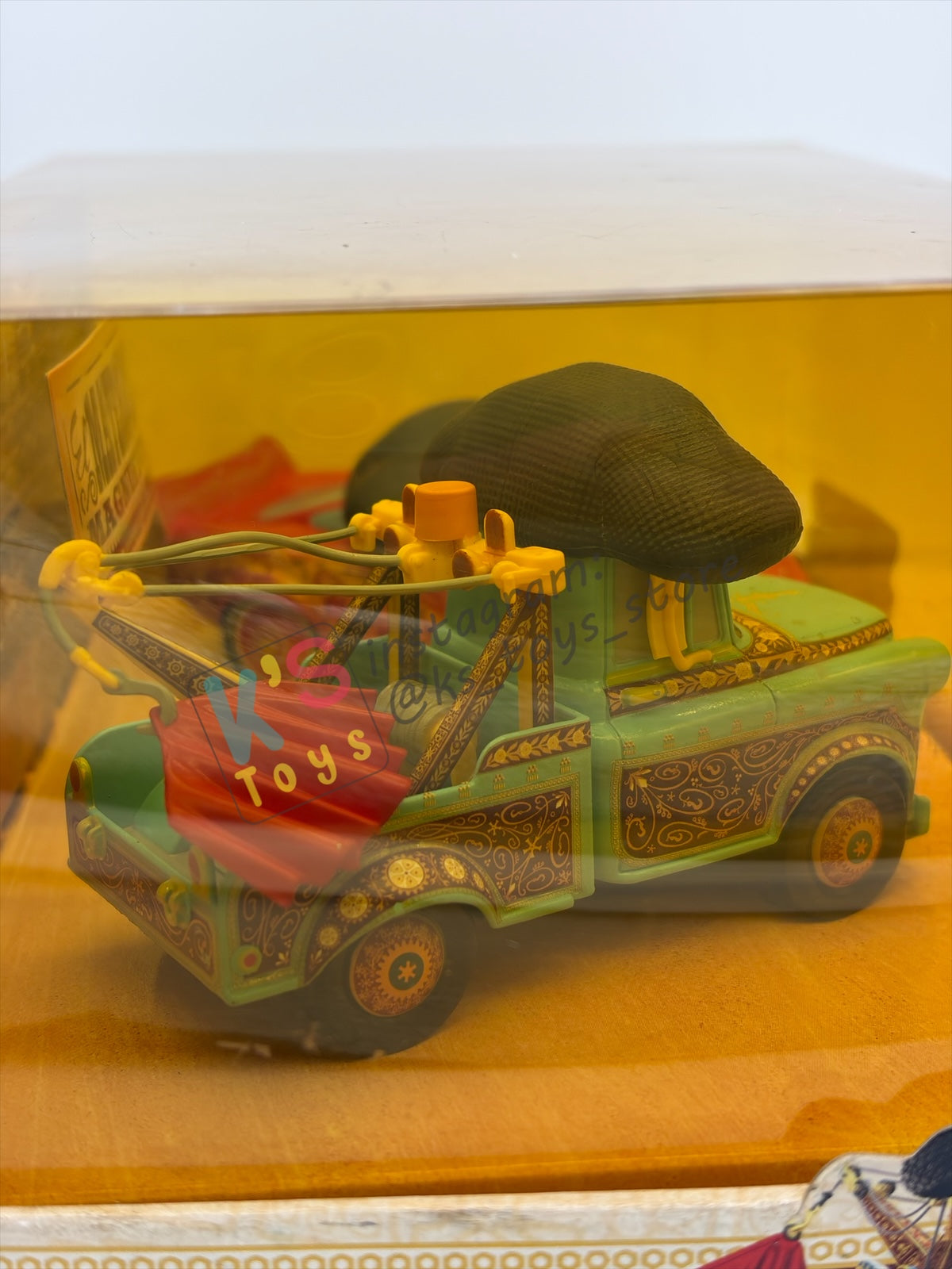 Disney Store Version of Disney Pixar Cars 1:43 - 2 PACK EL MATERDOR CARS TOON SERIES "EL MATERDOR (TOW MATER) AND EL RAYO (LIGHTNING MCQUEEN)" - BNIP