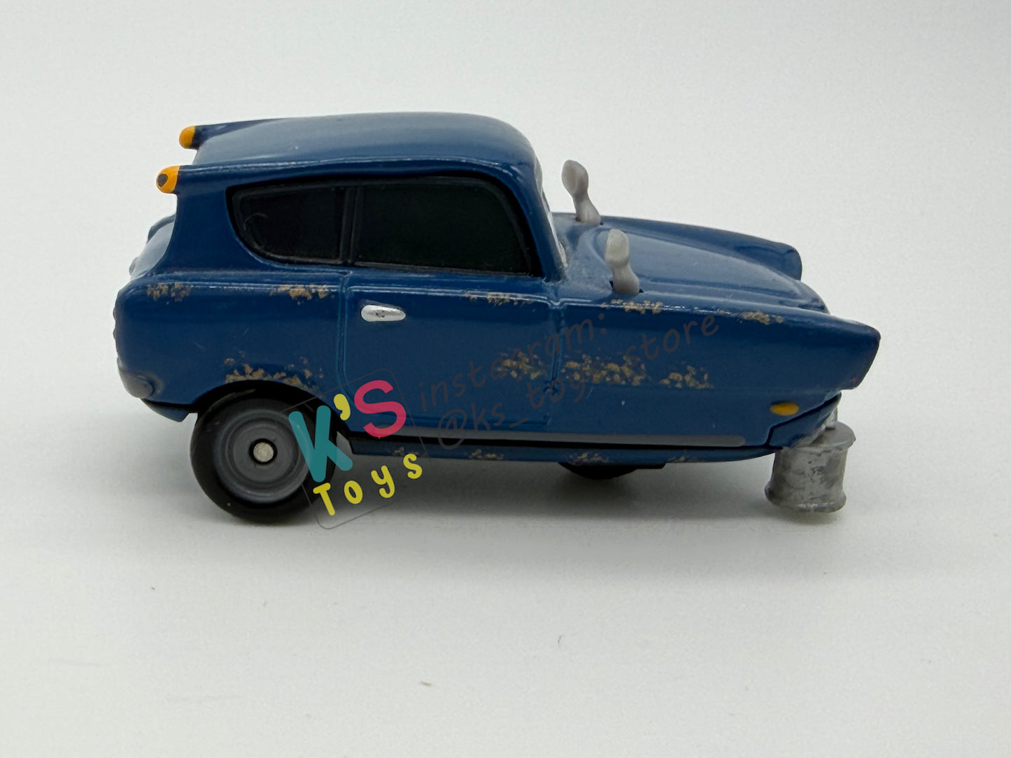 PRE-OWNED / LOOSE DISNEY PIXAR CARS - “TOMBER WITH OIL CAN" - CARS 2 PARIS ESPIONAGE 5 PACK SERIES - NEAR MINT CONDITION