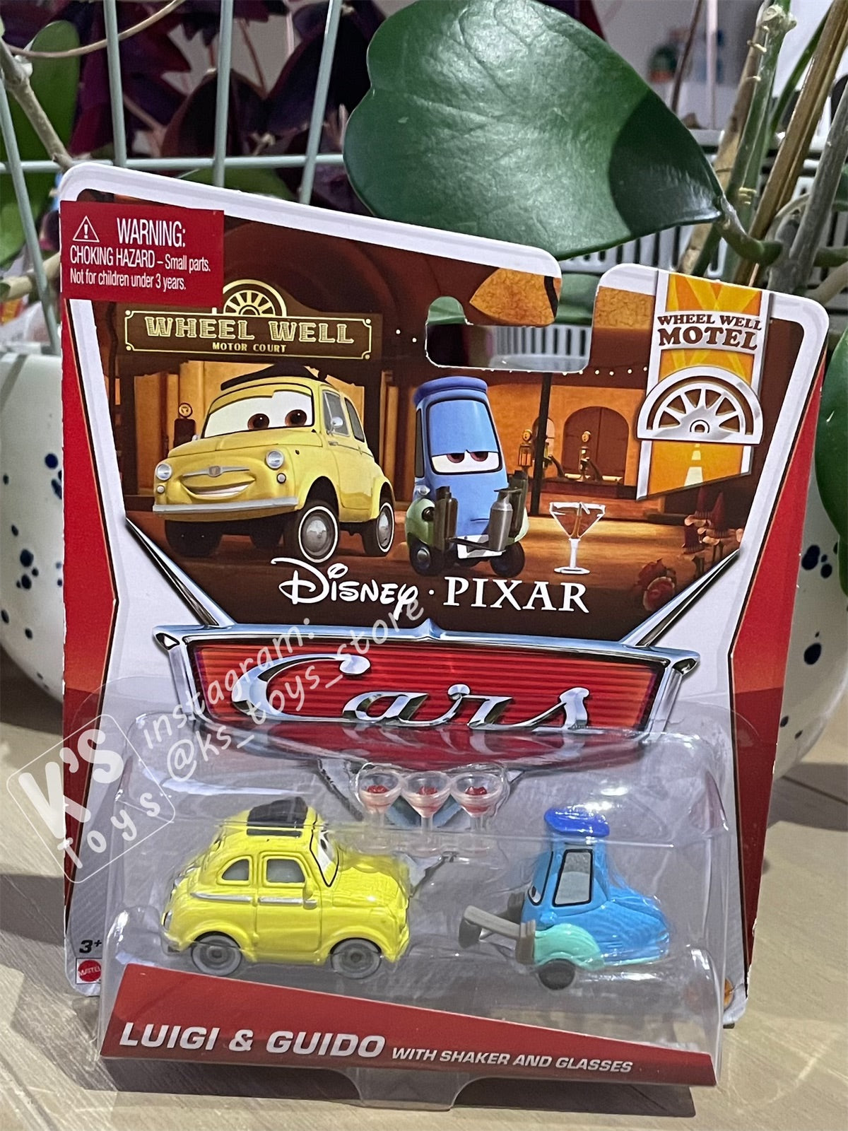 DISNEY PIXAR CARS BY MATTEL, LUIGI & GUIDO WITH SHAKER AND GLASSES - WHEEL WELL MOTEL - BNIP