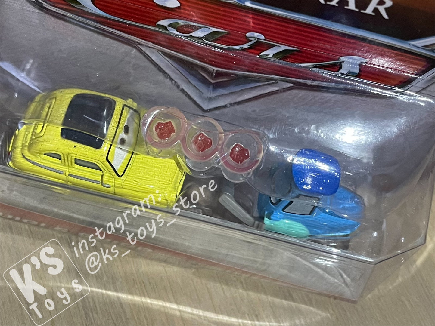 DISNEY PIXAR CARS BY MATTEL, LUIGI & GUIDO WITH SHAKER AND GLASSES - WHEEL WELL MOTEL - BNIP