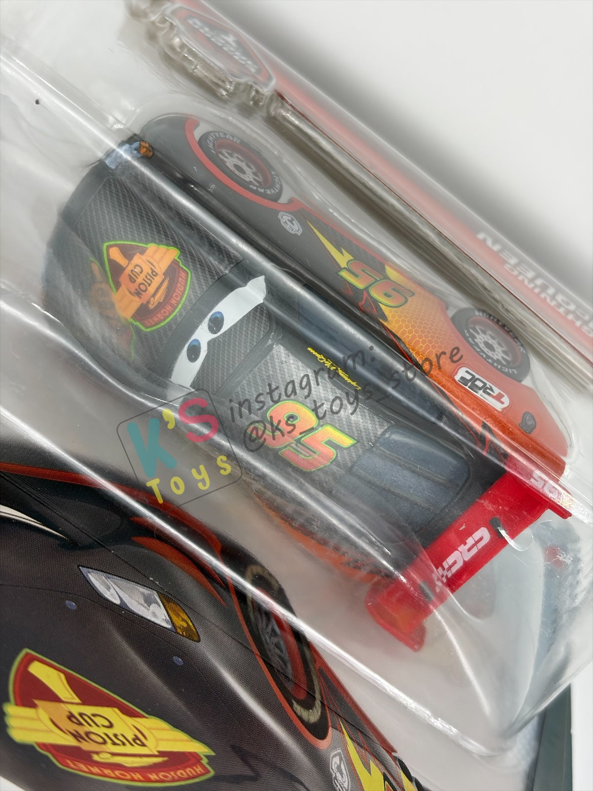 DISNEY PIXAR CARS 1:55 BY MATTEL, "LIGHTNING MCQUEEN " CARBON RACERS SERIES - BNIP