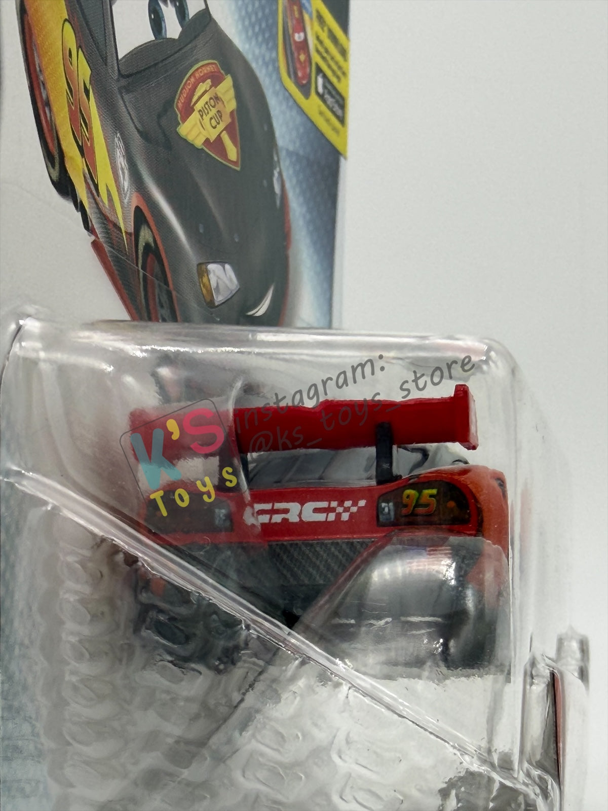 DISNEY PIXAR CARS 1:55 BY MATTEL, "LIGHTNING MCQUEEN " CARBON RACERS SERIES - BNIP