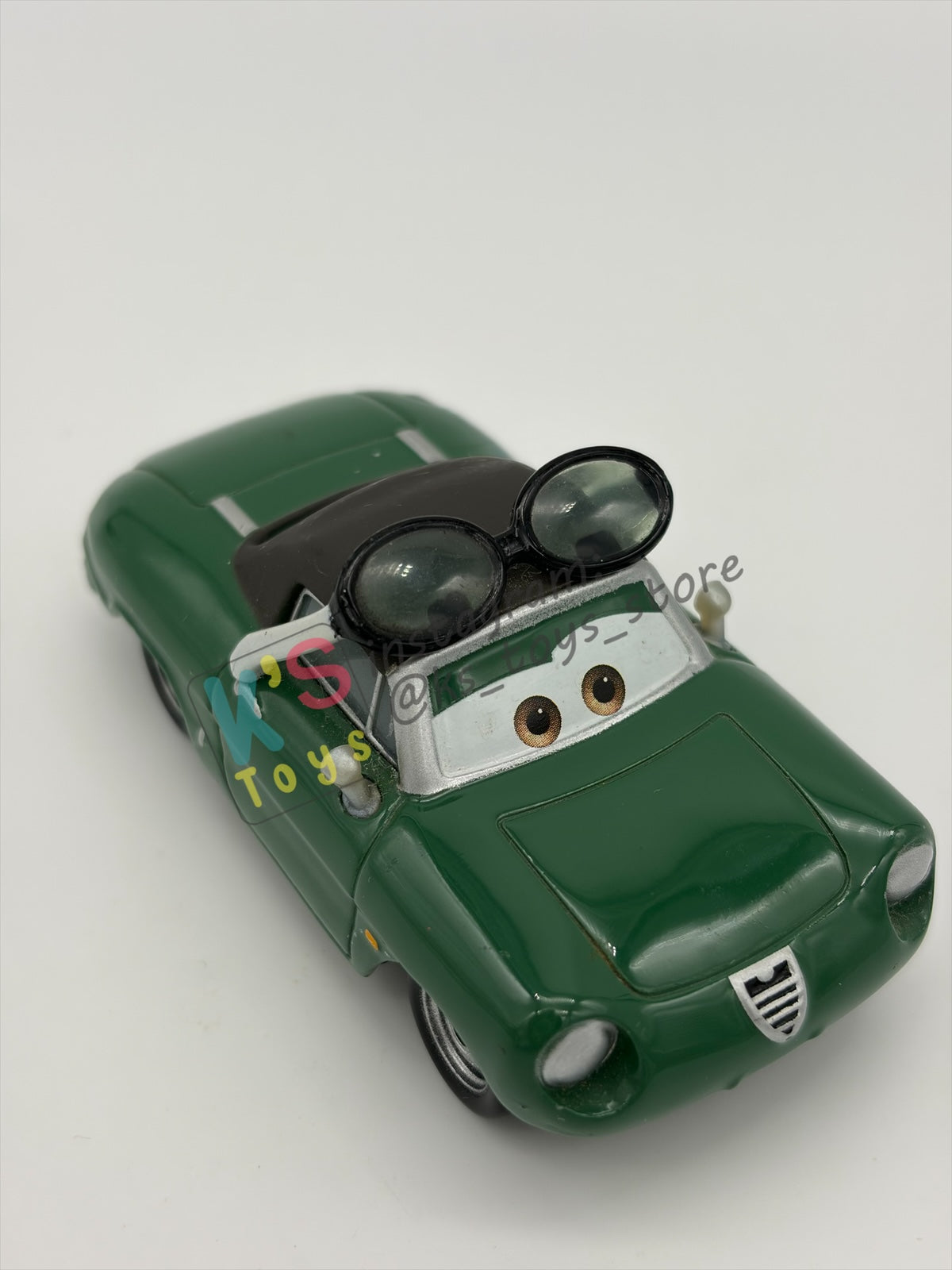 PRE-OWNED / LOOSE DISNEY PIXAR CARS BY MATTEL - "CARINNE CAVVY" - CARS 2 RACE FANS - NEAR MINT CONDITION - READ DESCRIPTION!!!!!!!!!!!