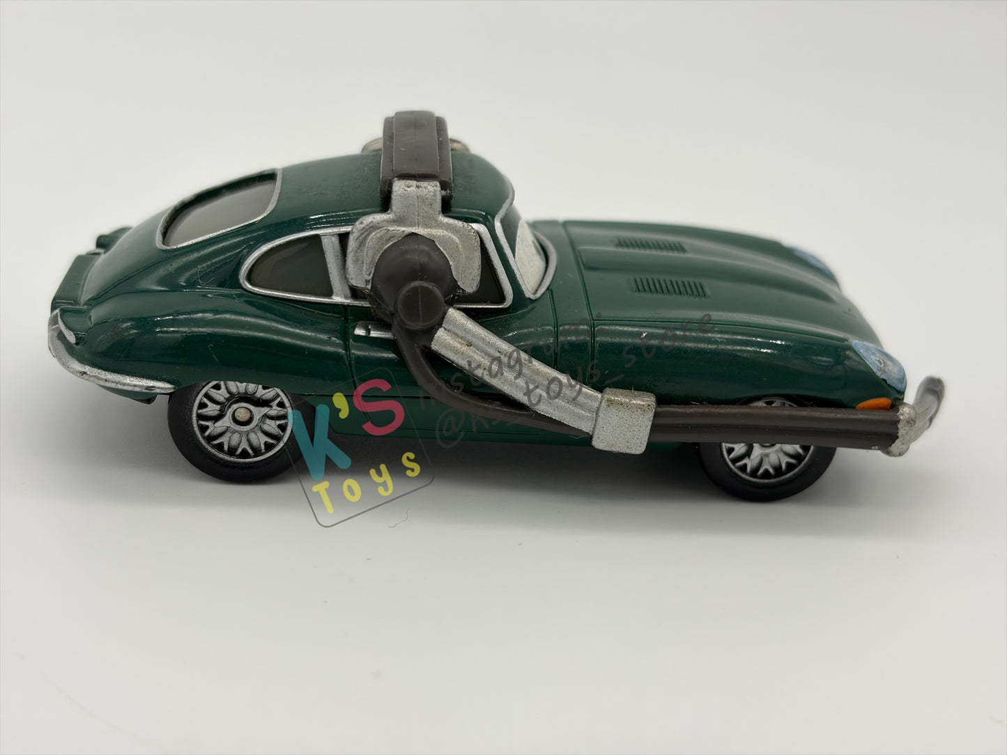 PRE-OWNED / LOOSE DISNEY PIXAR CARS BY MATTEL - "DAVID HOBBSCAP WITH HEADSET" - CARS 2 AIRPORT ADVENTURE - NEAR MINT CONDITION - READ DESCRIPTION!!!!!!!!!!!