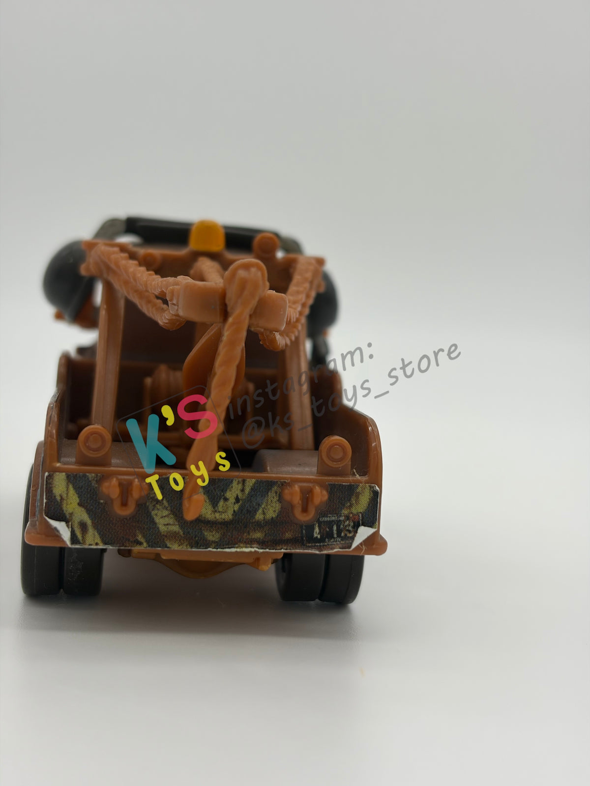 PRE-OWNED / LOOSE DISNEY PIXAR CARS BY MATTEL - "PIT CREW MATER / RACE TEAM MATER WITH HEADSET" - 95 PIT CREW SERIES - GOOD CONDITION - READ DESCRIPTION!!!!!!!!!!