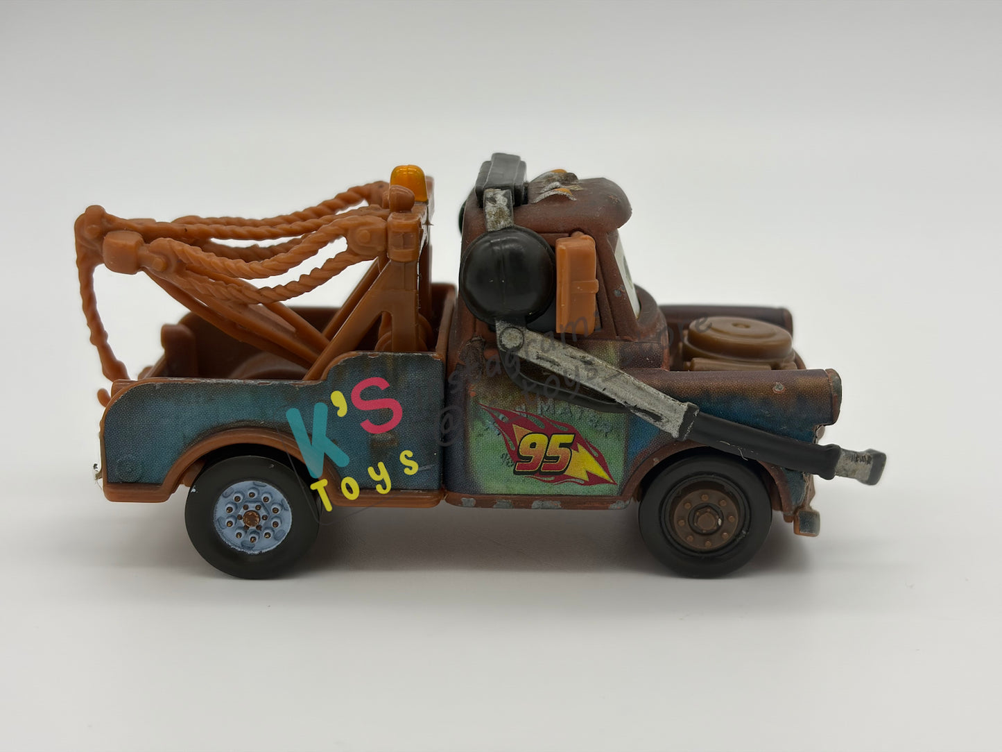 PRE-OWNED / LOOSE DISNEY PIXAR CARS BY MATTEL - "PIT CREW MATER / RACE TEAM MATER WITH HEADSET" - 95 PIT CREW SERIES - GOOD CONDITION - READ DESCRIPTION!!!!!!!!!!