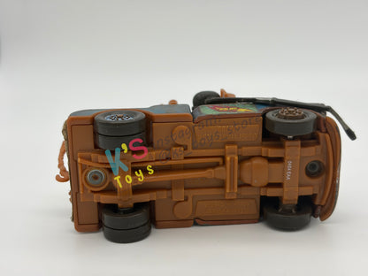 PRE-OWNED / LOOSE DISNEY PIXAR CARS BY MATTEL - "PIT CREW MATER / RACE TEAM MATER WITH HEADSET" - 95 PIT CREW SERIES - GOOD CONDITION - READ DESCRIPTION!!!!!!!!!!