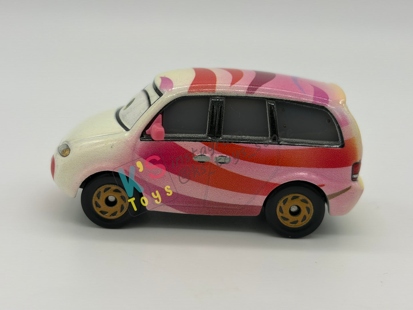 PRE-OWNED / LOOSE DISNEY PIXAR CARS - CLAIRE GUNZ'ER - CARS ON THE ROAD "SHOW TIME" - EXCELLENT CONDITION