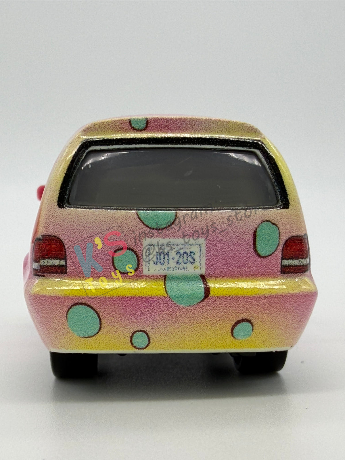 PRE-OWNED / LOOSE DISNEY PIXAR CARS - CLAIRE GUNZ'ER - CARS ON THE ROAD "SHOW TIME" - EXCELLENT CONDITION