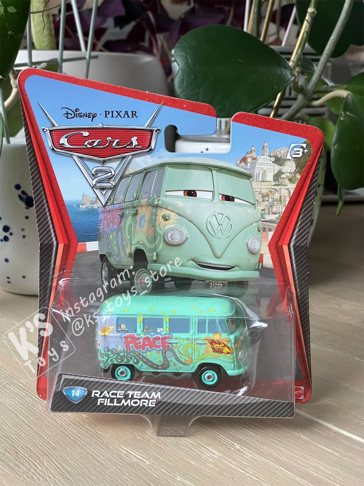 DISNEY PIXAR CARS "FILLMORE RACE TEAM" CARS 2 - BNIP