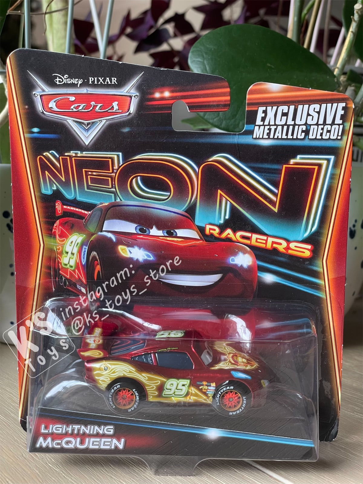 DISNEY PIXAR CARS "NEON LIGHTNING MCQUEEN" EXCLUSIVE METALLIC DECO NEON RACERS - BNIP