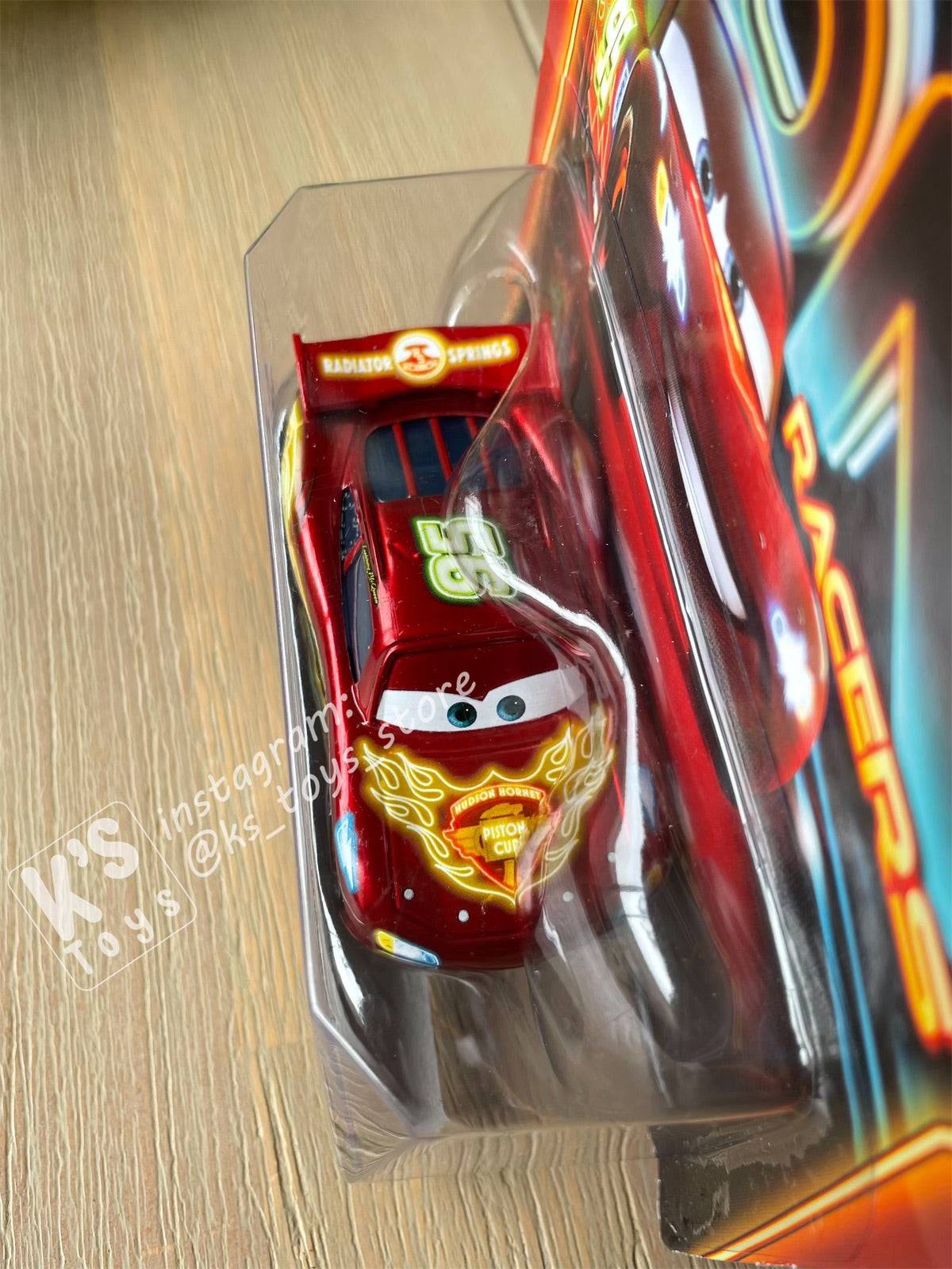 DISNEY PIXAR CARS "NEON LIGHTNING MCQUEEN" EXCLUSIVE METALLIC DECO NEON RACERS - BNIP