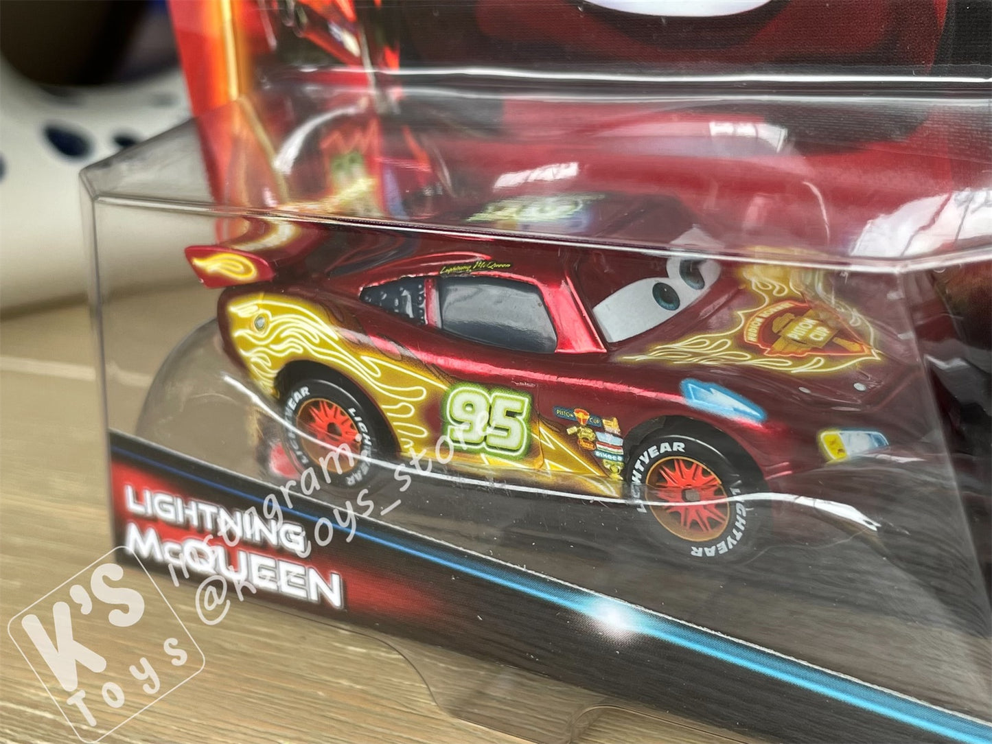 DISNEY PIXAR CARS "NEON LIGHTNING MCQUEEN" EXCLUSIVE METALLIC DECO NEON RACERS - BNIP