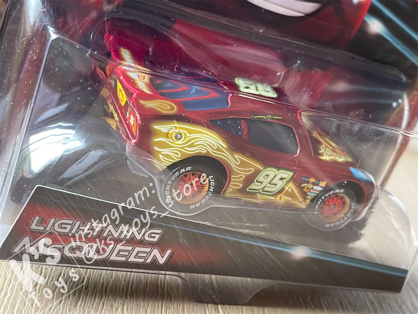 DISNEY PIXAR CARS "NEON LIGHTNING MCQUEEN" EXCLUSIVE METALLIC DECO NEON RACERS - BNIP