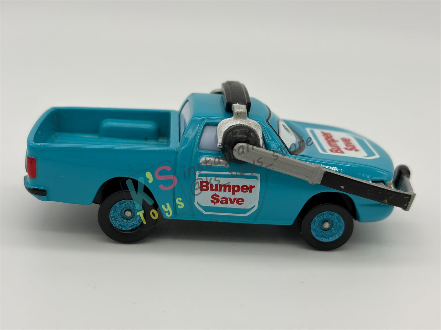 PRE-OWNED / LOOSE DISNEY PIXAR CARS 1:55 BY MATTEL - "BEN DOORDAN / BUMPER SAVE CREW CHIEF" CARS DINOCO 400 - NEAR  MINT CONDITION