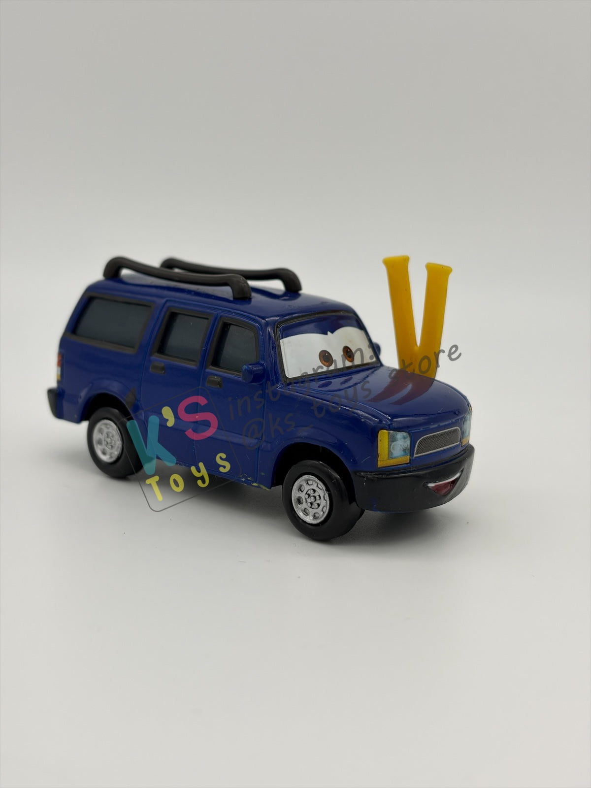 PRE-OWNED / LOOSE DISNEY PIXAR CARS 1:55 BY MATTEL - "CLUTCH FOSTER" CARS 2 95 WGP FANS- GOOD CONDITION