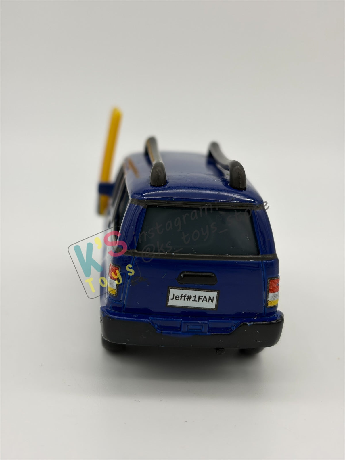 PRE-OWNED / LOOSE DISNEY PIXAR CARS 1:55 BY MATTEL - "CLUTCH FOSTER" CARS 2 95 WGP FANS- GOOD CONDITION