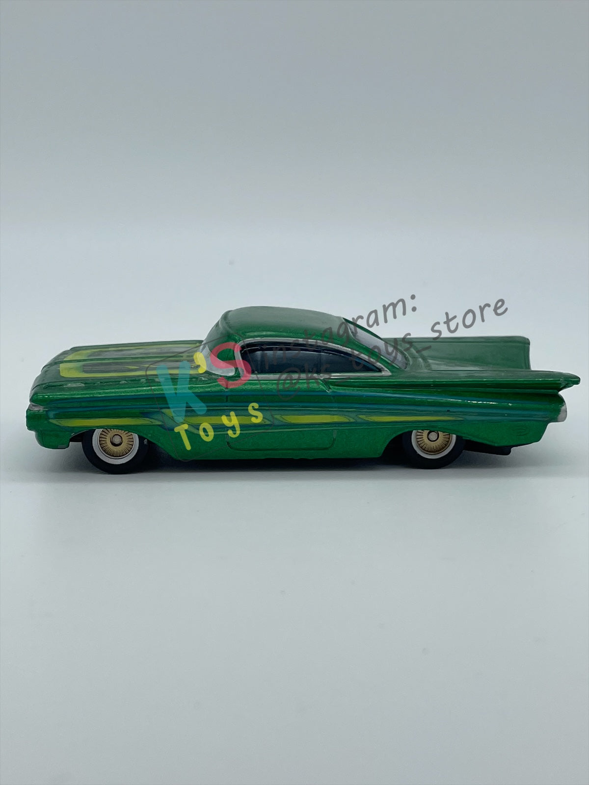 PRE-OWNED / LOOSE DISNEY PIXAR CARS BY MATTEL - GREEN RAMONE (CARS 1) - NEAR MINT CONDITION - READ DESCRIPTION!!!!!!!!!!!