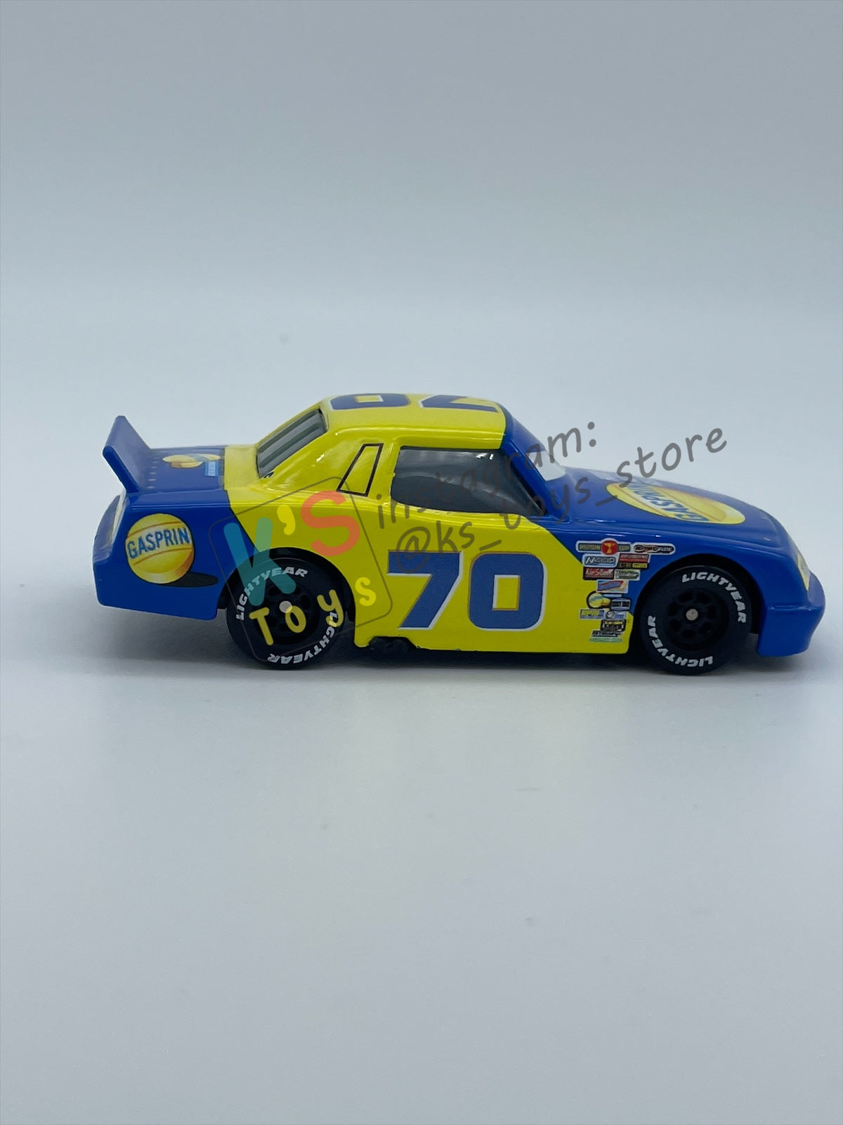 PRE-OWNED / LOOSE DISNEY PIXAR CARS BY MATTEL - FLOYD MULVIHILL / GASPRIN (CARS 1) - NEAR MINT CONDITION - READ DESCRIPTION!!!!!!!!!!! (Copy)