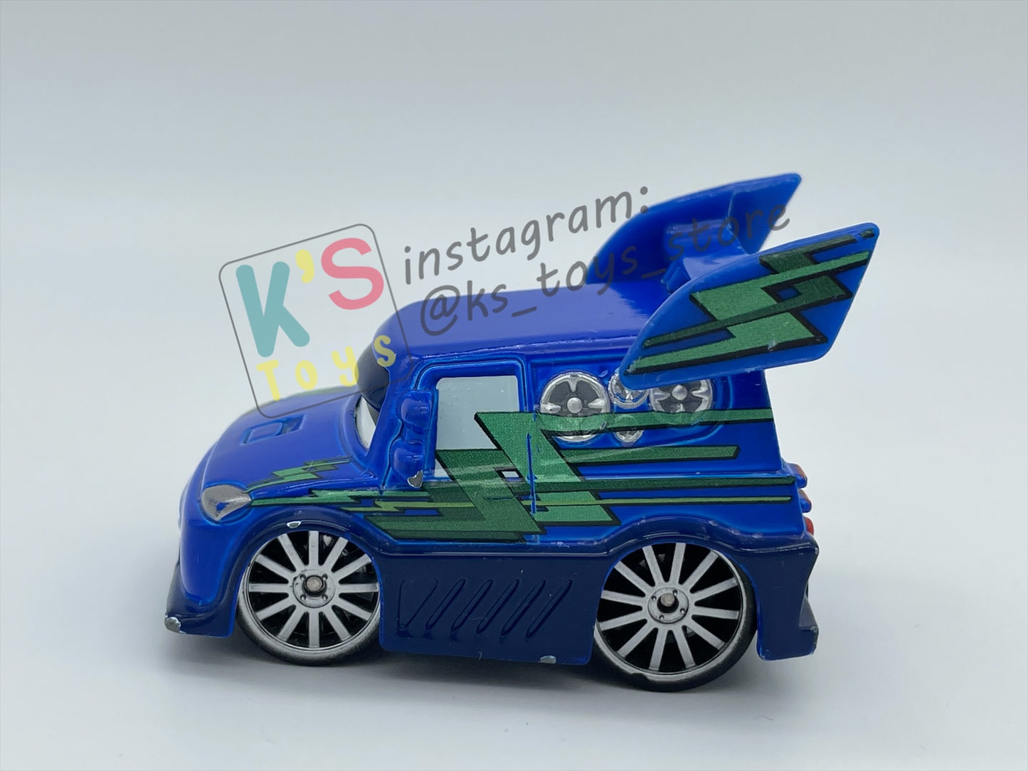 PRE-OWNED / LOOSE DISNEY PIXAR CARS BY MATTEL - "DJ (VARIANT)" CARS SERIES - PLAYED IN GOOD CONDITION - READ DESCRIPTION!!!!!!!!!!