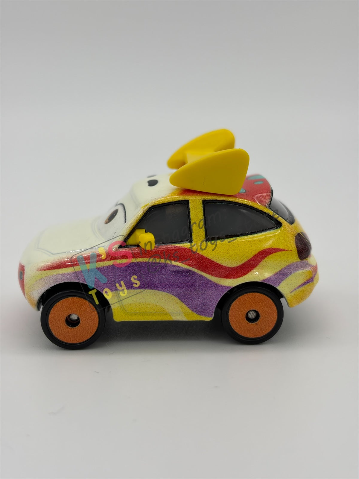 PRE-OWNED / LOOSE DISNEY PIXAR CARS 1:55 BY MATTEL - "ROADETTE MARKER" CARS ON THE ROAD - NEAR MINT CONDITION