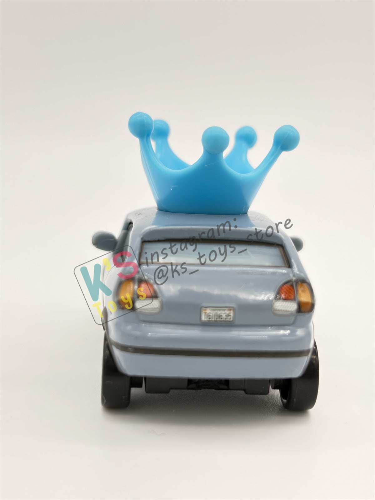 PRE-OWNED / LOOSE DISNEY PIXAR CARS 1:55 BY MATTEL - "DARLA VANDERSON" CARS RACE FANS SERIES - NEAR MINT CONDITION