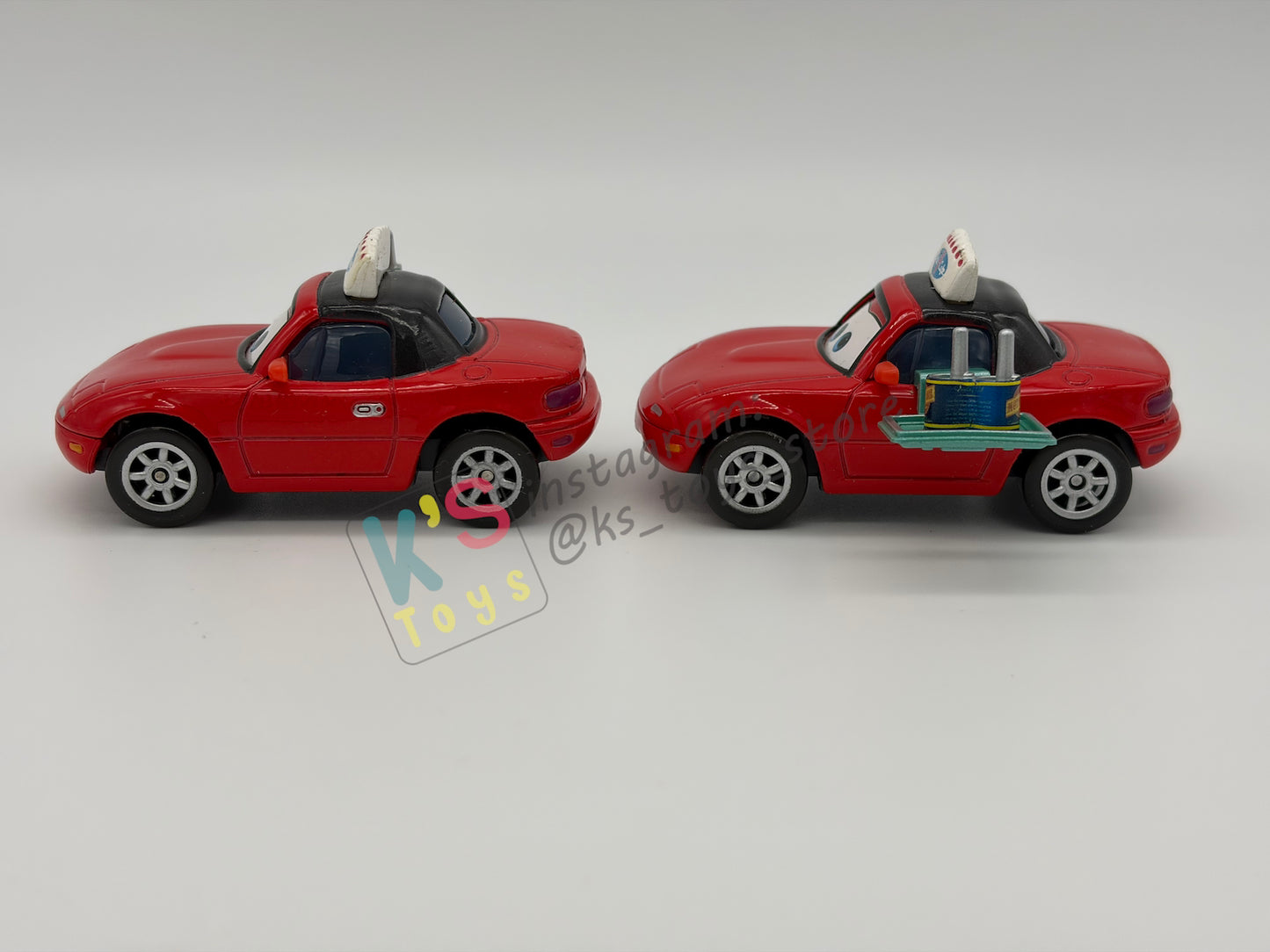 PRE-OWNED / LOOSE DISNEY PIXAR CARS - “WAITRESS MIA AND WAITRESS TIA" - FROM BACK ON THE MAP GIFT PACK SERIES - MINT CONDITION