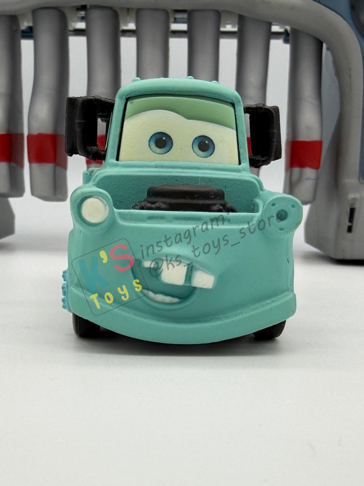 PRE-OWNED / LOOSE DISNEY PIXAR CARS - “ROLLIN’ BOWLIN’ MATER PLAYSET INCLUDING VEHICLE" - CARS PLAYSET SERIES - MINT/NEAR MINT CONDITION!