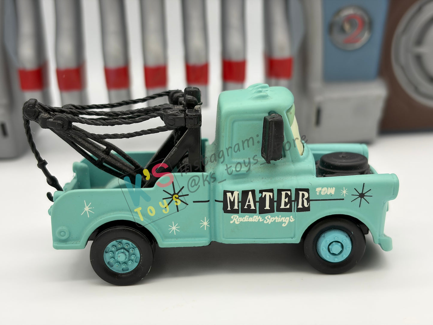 PRE-OWNED / LOOSE DISNEY PIXAR CARS - “ROLLIN’ BOWLIN’ MATER PLAYSET INCLUDING VEHICLE" - CARS PLAYSET SERIES - MINT/NEAR MINT CONDITION!