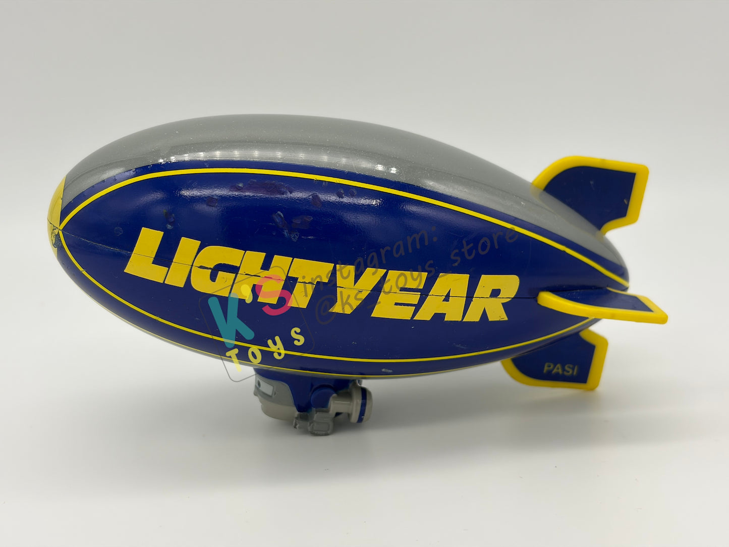 PRE-OWNED / LOOSE DISNEY PIXAR CARS 1:55 BY MATTEL - "AL OFT THE LIGHTYEAR BLIMP" CARS 1 SERIES - PLAYED IN GOOD CONDITION