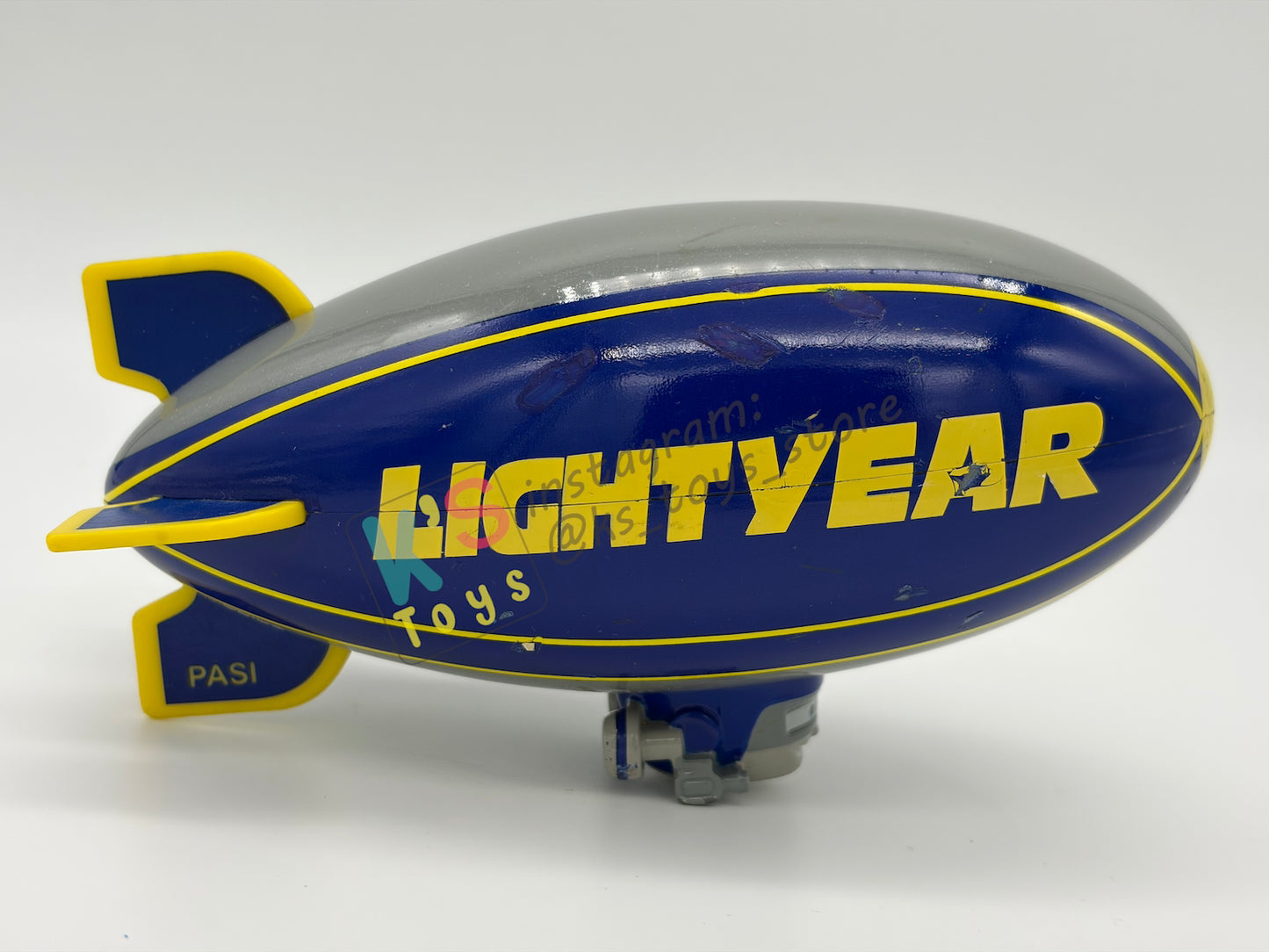 PRE-OWNED / LOOSE DISNEY PIXAR CARS 1:55 BY MATTEL - "AL OFT THE LIGHTYEAR BLIMP" CARS 1 SERIES - PLAYED IN GOOD CONDITION