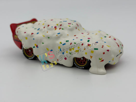 PRE-OWNED / LOOSE DISNEY PIXAR CARS 1:55 BY MATTEL - "CUPCAKE LIGHTNING MCQUEEN, METALLIC FINISH" FUNNY FLASHBACK - MINT CONDITION
