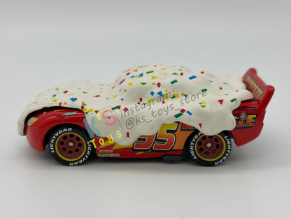 PRE-OWNED / LOOSE DISNEY PIXAR CARS 1:55 BY MATTEL - "CUPCAKE LIGHTNING MCQUEEN, METALLIC FINISH" FUNNY FLASHBACK - MINT CONDITION