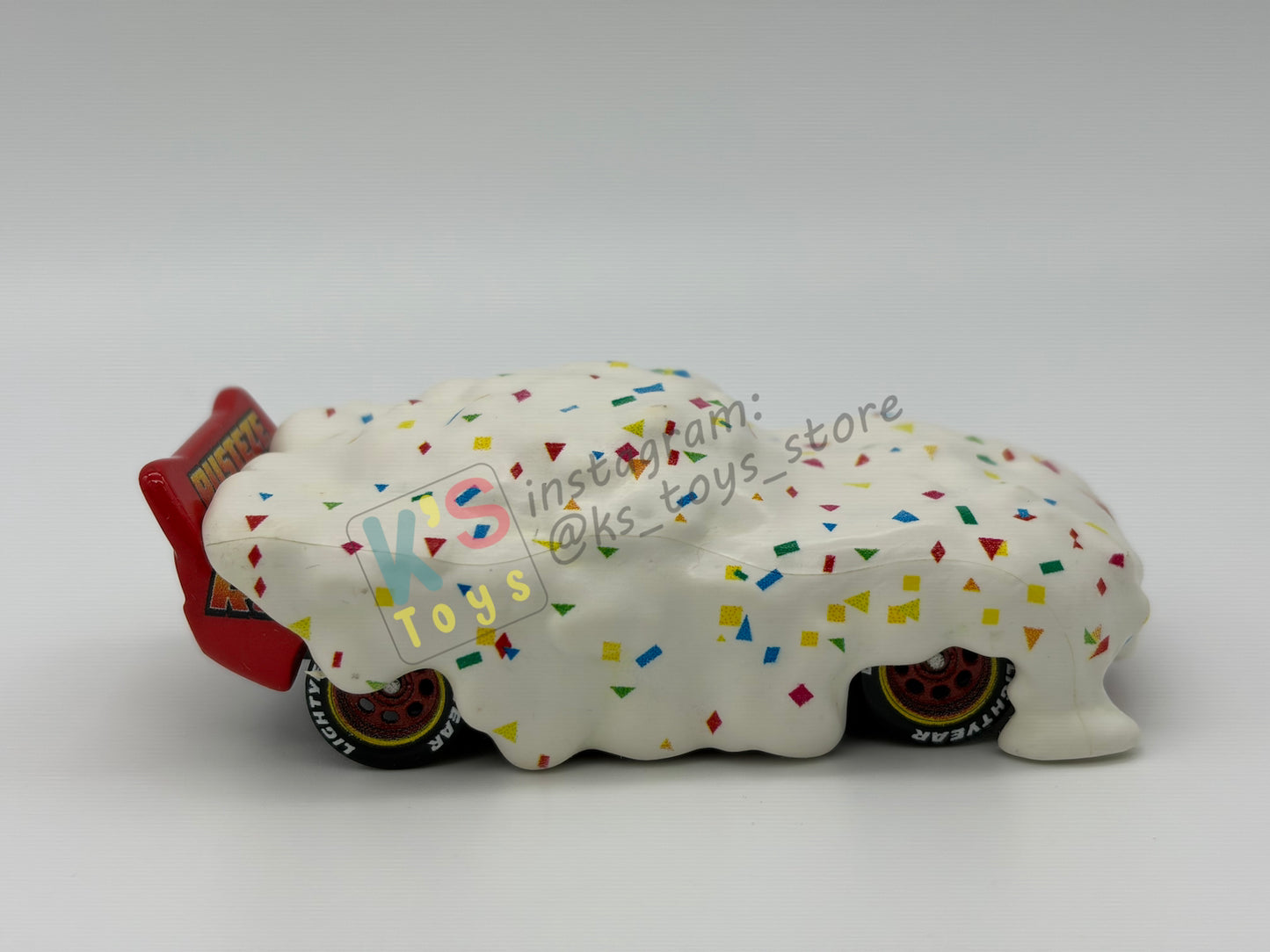 PRE-OWNED / LOOSE DISNEY PIXAR CARS 1:55 BY MATTEL - "CUPCAKE LIGHTNING MCQUEEN, METALLIC FINISH" FUNNY FLASHBACK - MINT CONDITION