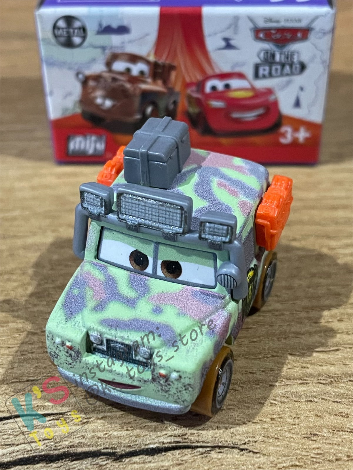 Mini Racers Pixar Disney Cars, 2023 Series 3 #26 MARGARET MOTORRAY - BNIB