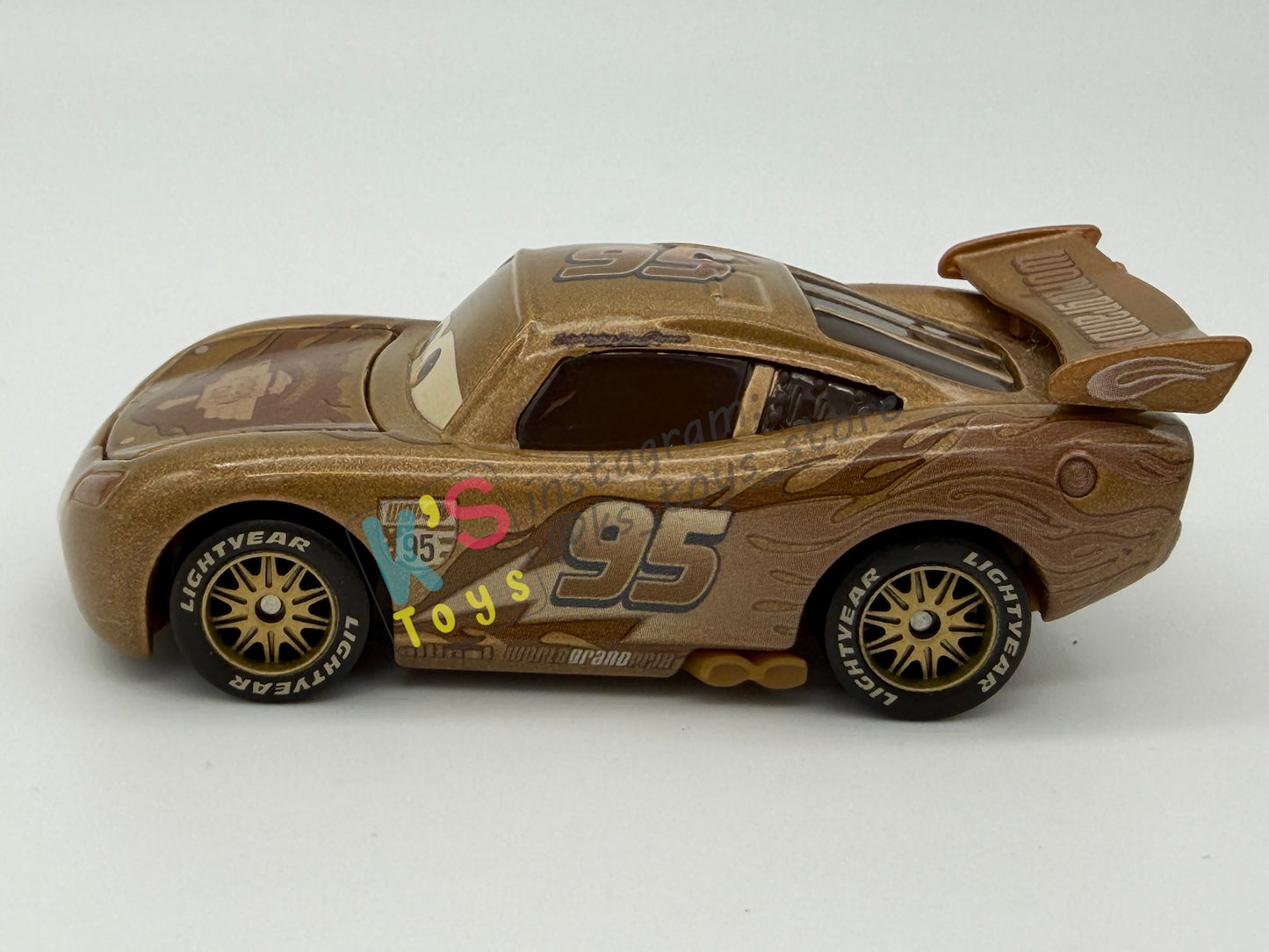 PRE-OWNED / LOOSE DISNEY PIXAR CARS 1:55 BY MATTEL - "TIME TRAVEL LIGHTNING MCQUEEN" RADIATOR SPRINGS BEGINNING GIFT PACK SERIES - IN MINT CONDITION