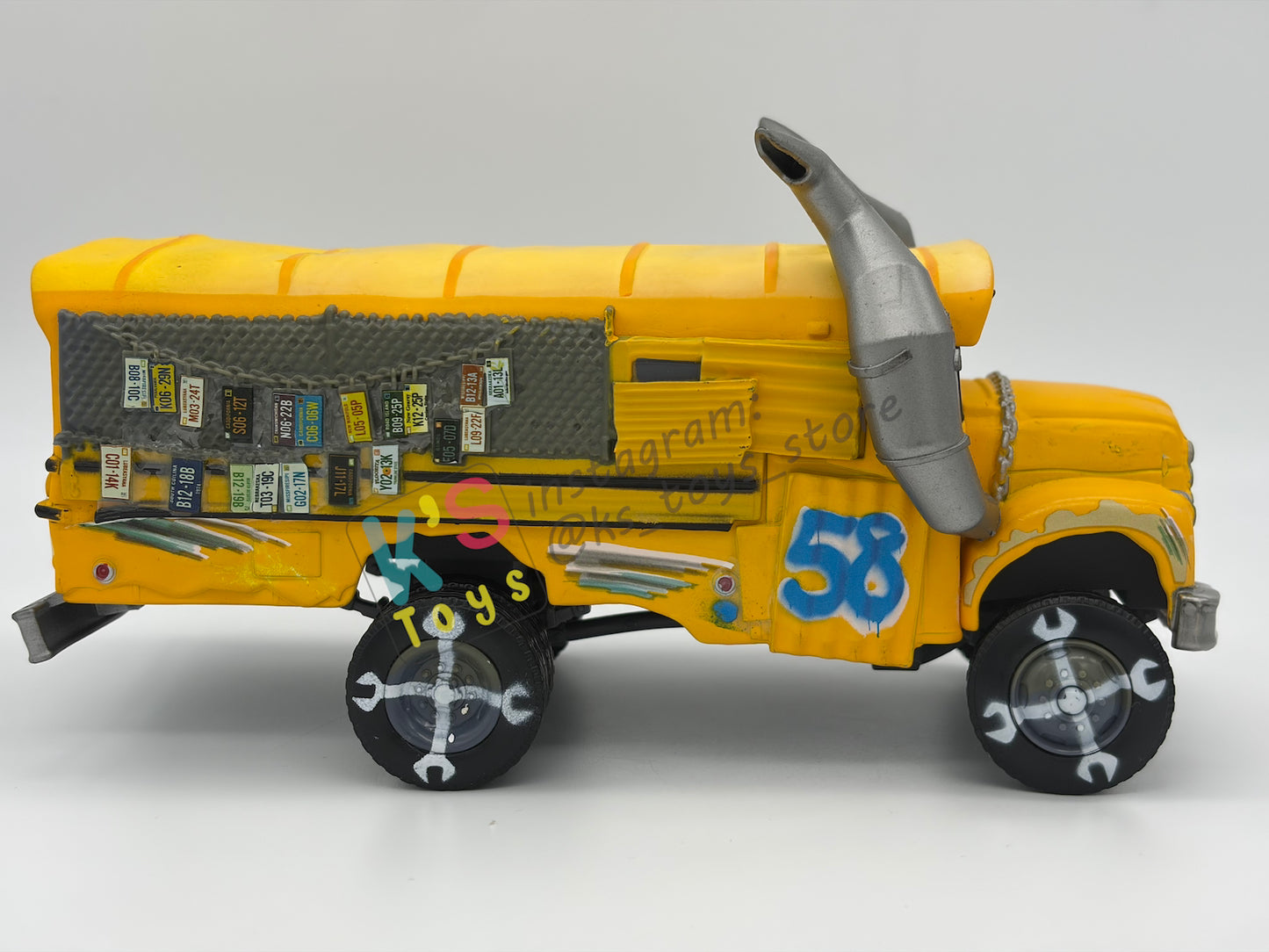 DISNEY STORE EXCLUSIVE DISNEY PIXAR CARS 1:43 - MISS FRITTER - CARS 3 SERIES - PRE-OWNED IN GOOD CONDITION