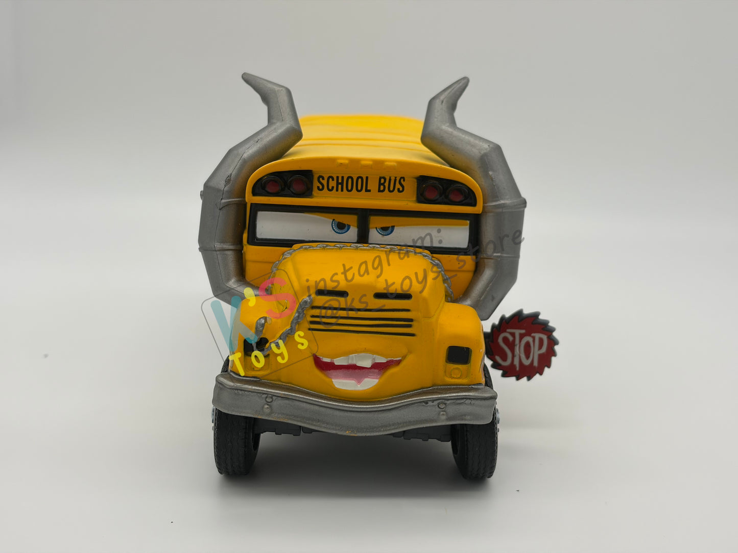 DISNEY STORE EXCLUSIVE DISNEY PIXAR CARS 1:43 - MISS FRITTER - CARS 3 SERIES - PRE-OWNED IN GOOD CONDITION