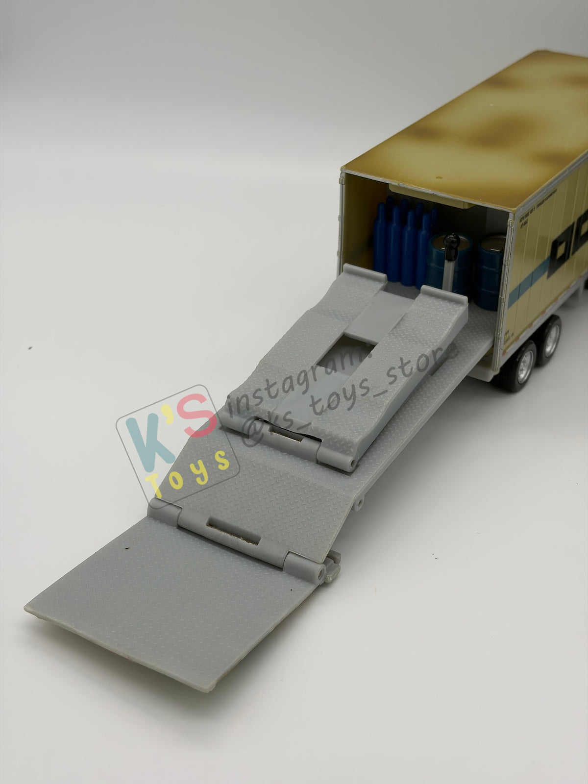 PRE-OWNED / LOOSE HAULER DISNEY PIXAR CARS BY MATTERL, "BEN CRANKLESHAFT HAULER" CARS SERIES - IN GOOD CONDITION - READ DESCRIPTION!!!