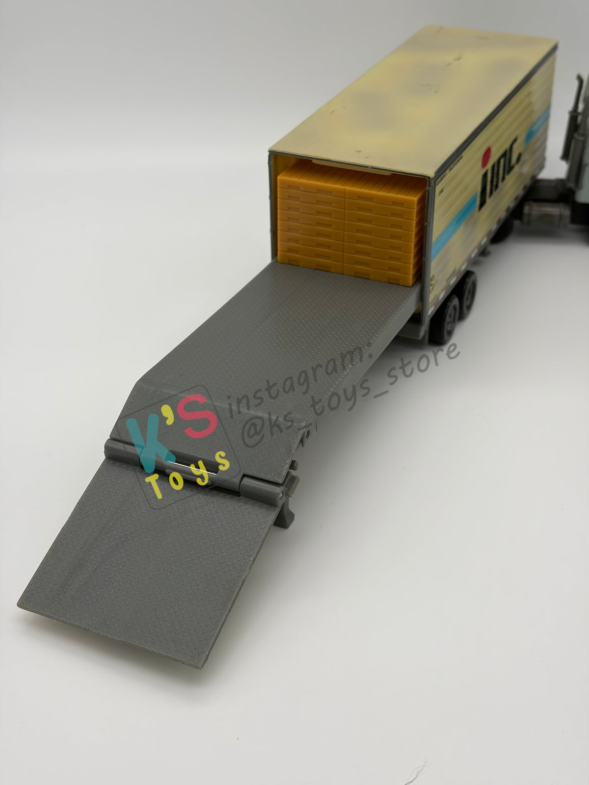 HAULER DISNEY PIXAR CARS BY MATTEL, CHET BOXKAAR, PRE-OWNED IN GOOD CONDITION