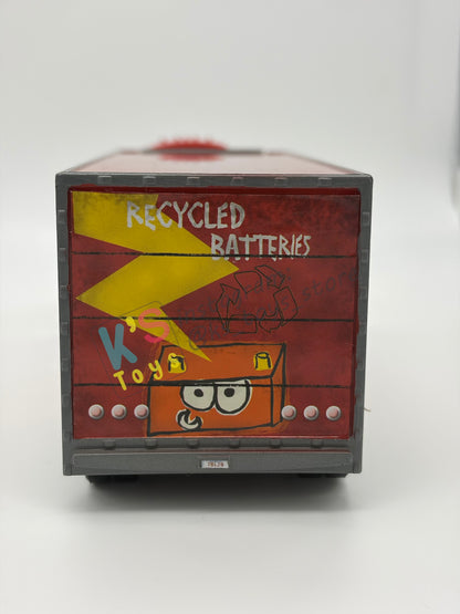 PRE-OWNED / LOOSE HAULER DISNEY PIXAR CARS BY MATTEL, PETERBILL / JERRY RECYCLED BATTERIES HAULER,  IN NEAR MINT CONDITION - PLEASE READ DESCRIPTION!!!!!!!!!!