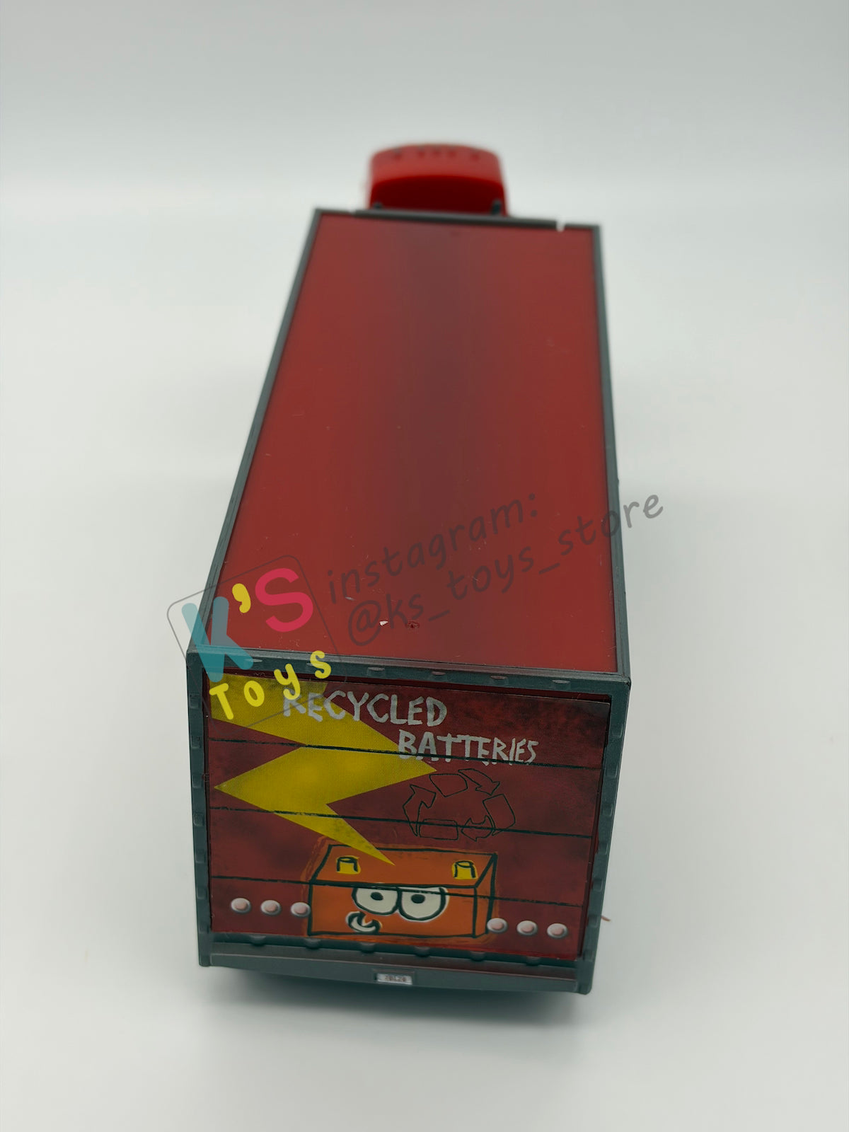 PRE-OWNED / LOOSE HAULER DISNEY PIXAR CARS BY MATTEL, PETERBILL / JERRY RECYCLED BATTERIES HAULER,  IN NEAR MINT CONDITION - PLEASE READ DESCRIPTION!!!!!!!!!!