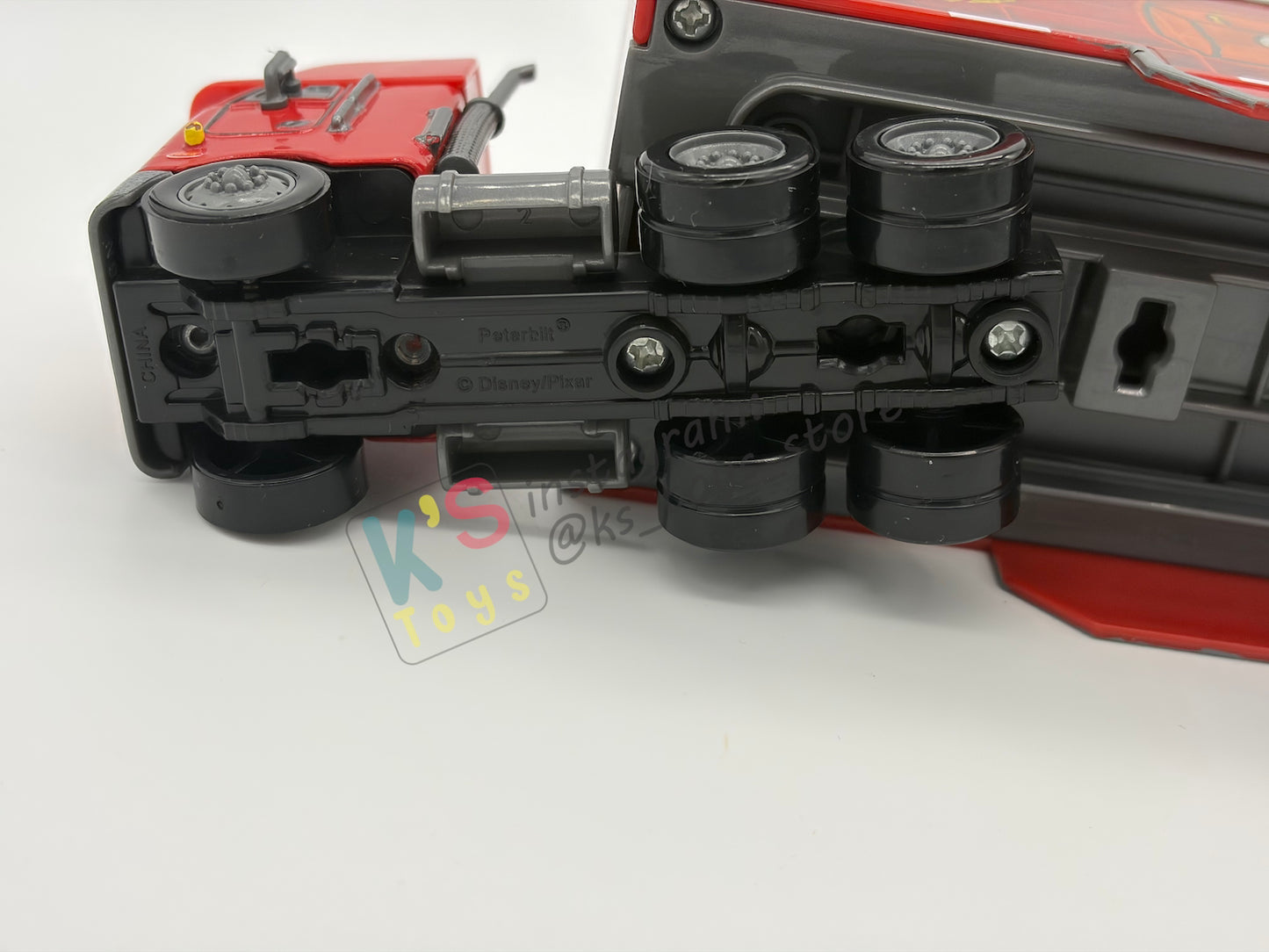 PRE-OWNED / LOOSE HAULER DISNEY PIXAR CARS BY MATTEL, PETERBILL / JERRY RECYCLED BATTERIES HAULER,  IN NEAR MINT CONDITION - PLEASE READ DESCRIPTION!!!!!!!!!!