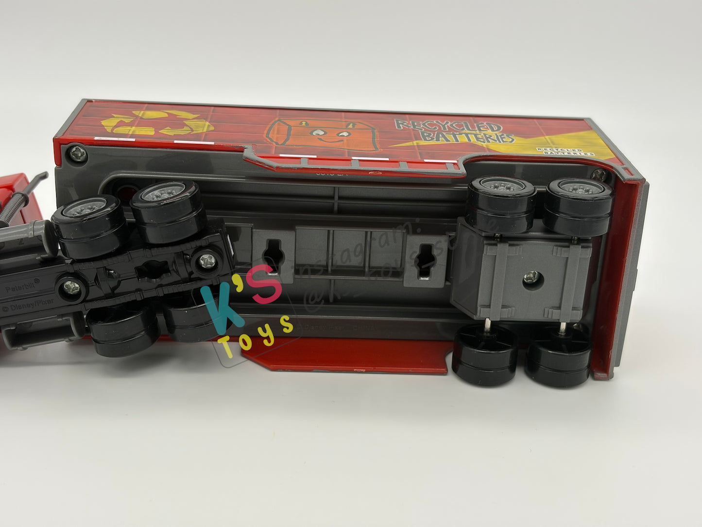 PRE-OWNED / LOOSE HAULER DISNEY PIXAR CARS BY MATTEL, PETERBILL / JERRY RECYCLED BATTERIES HAULER,  IN NEAR MINT CONDITION - PLEASE READ DESCRIPTION!!!!!!!!!!