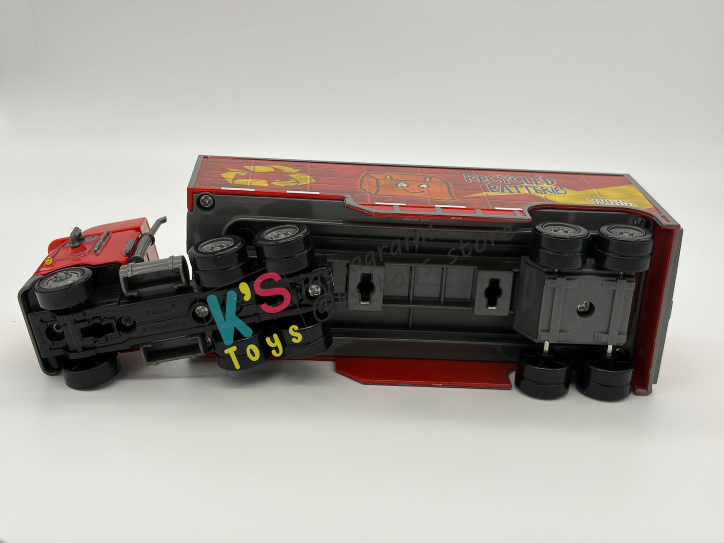 PRE-OWNED / LOOSE HAULER DISNEY PIXAR CARS BY MATTEL, PETERBILL / JERRY RECYCLED BATTERIES HAULER,  IN NEAR MINT CONDITION - PLEASE READ DESCRIPTION!!!!!!!!!!