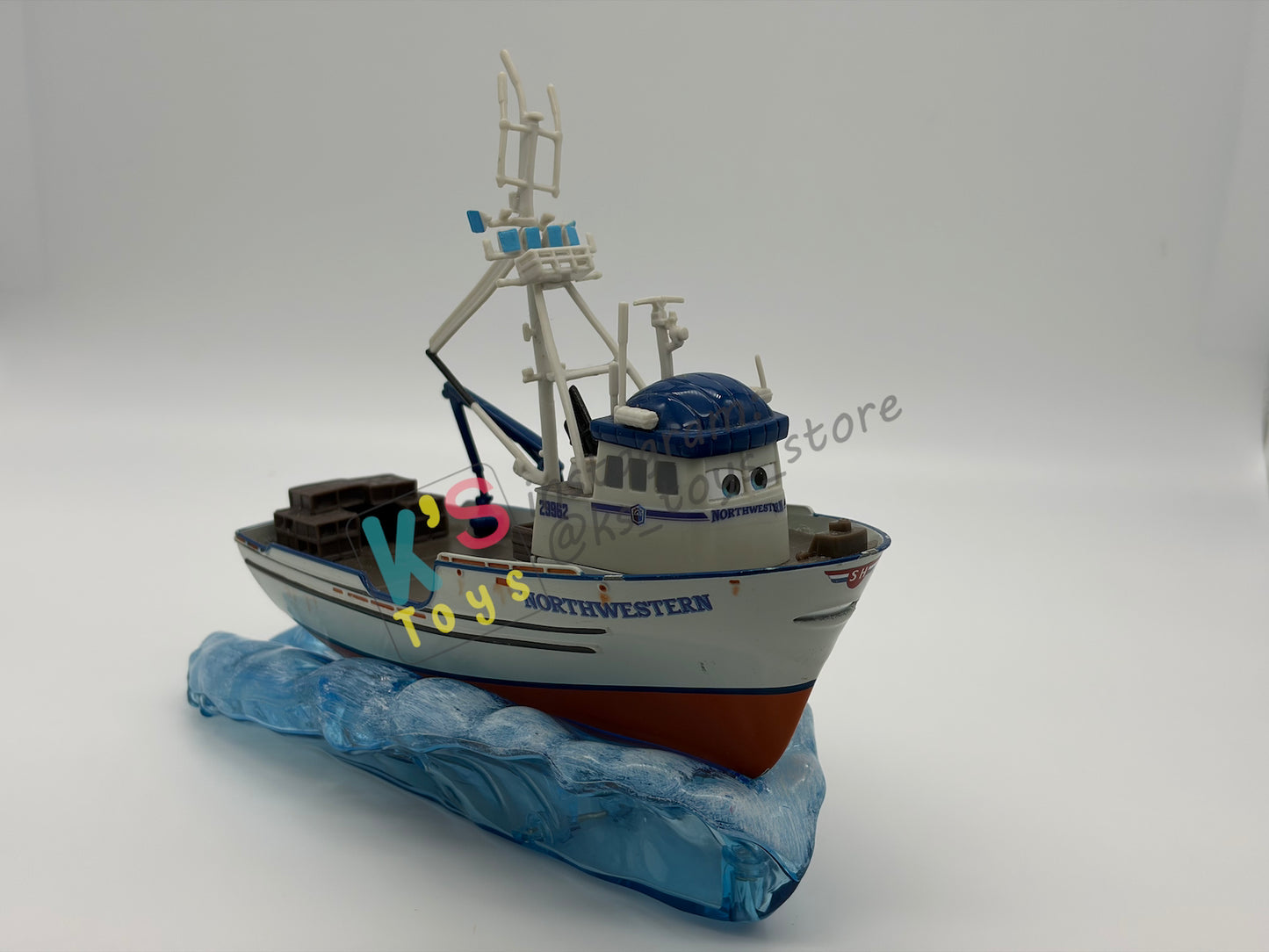 DISNEY STORE EXCLUSIVE DISNEY PIXAR CARS 1:43 - CRABBY BOAT - CARS 3 SERIES - PRE-OWNED IN GOOD CONDITION