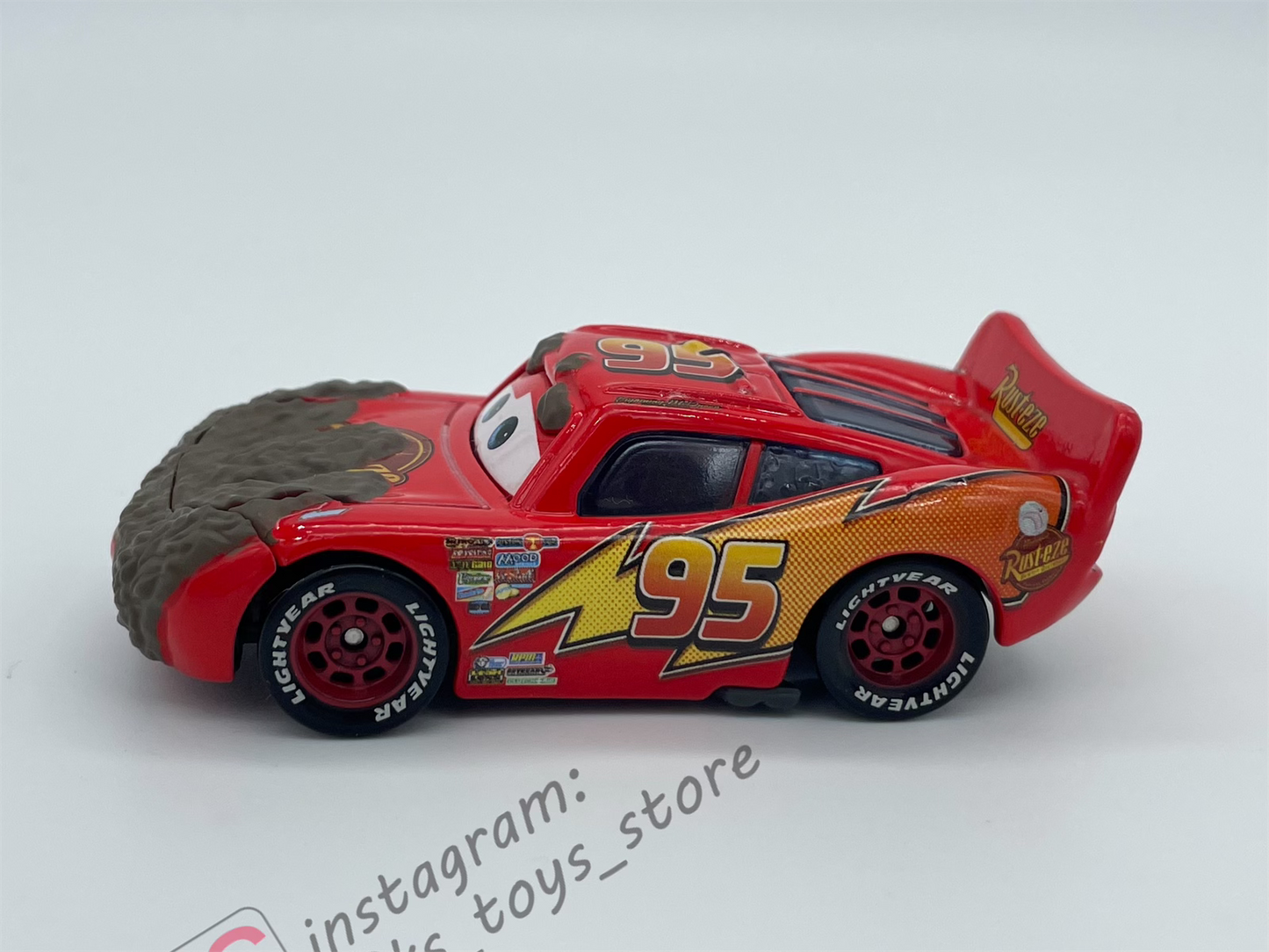PRE-OWNED / LOOSE DISNEY PIXAR CARS - "MUDDY LIGHTNING MCQUEEN" - FINAL LAP SERIES - DISPLAYED CONDITION